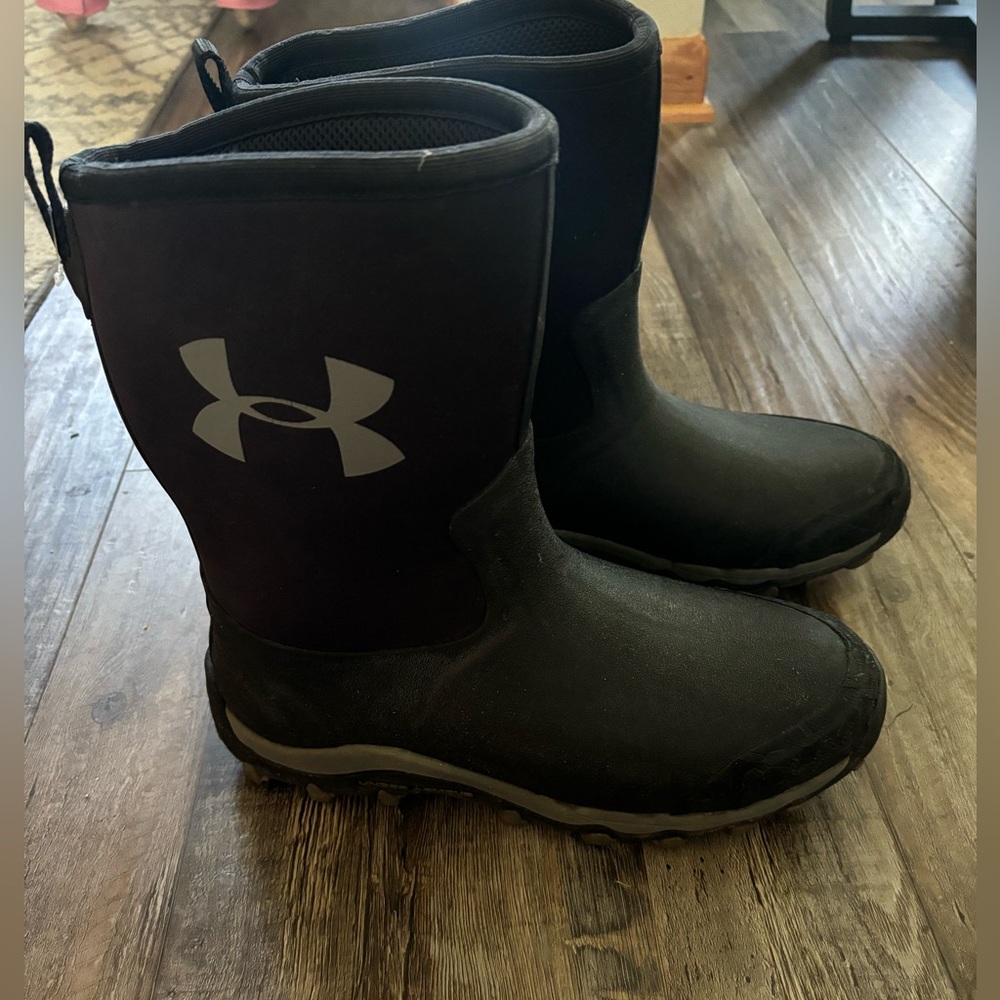 Men’s size 12 Under Armour winter boots
